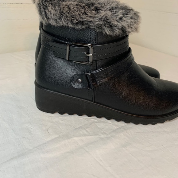 Short Fur Cuffed Black Boots. Size 7. **NEW** - Picture 4 of 11